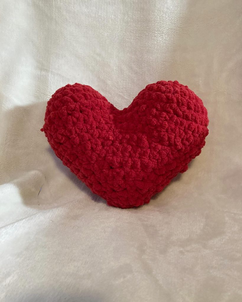 Making a Knitted Heart Ornament – Free Amigurumi